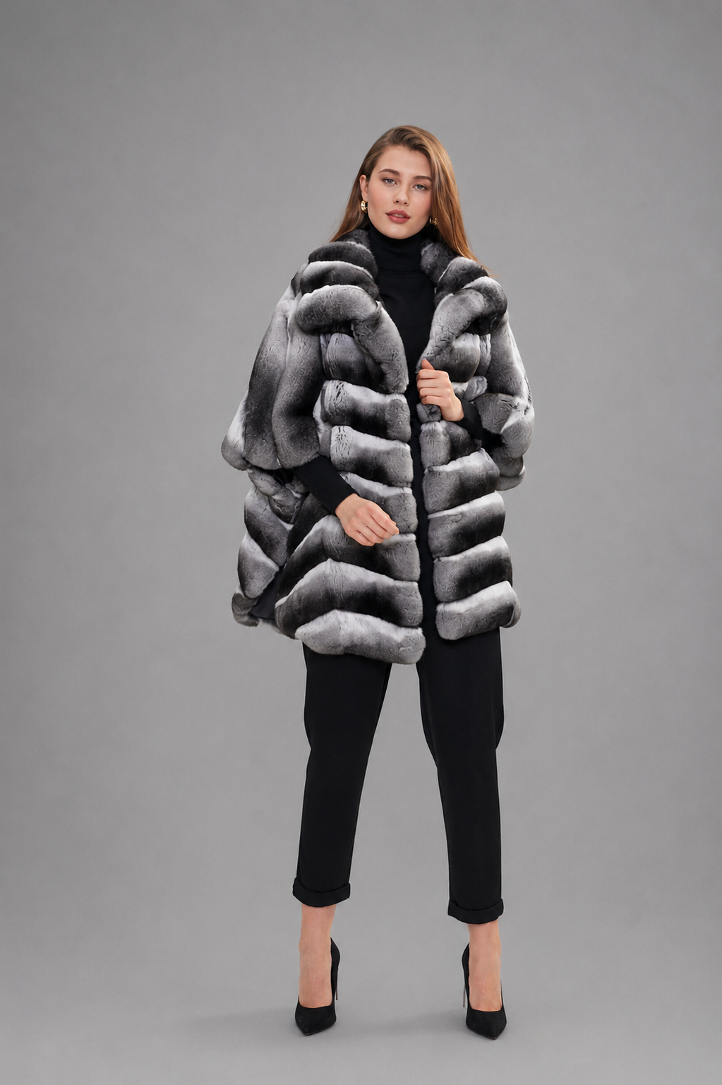 Luxury natural silver grey chinchilla fur coat with voluminous collar